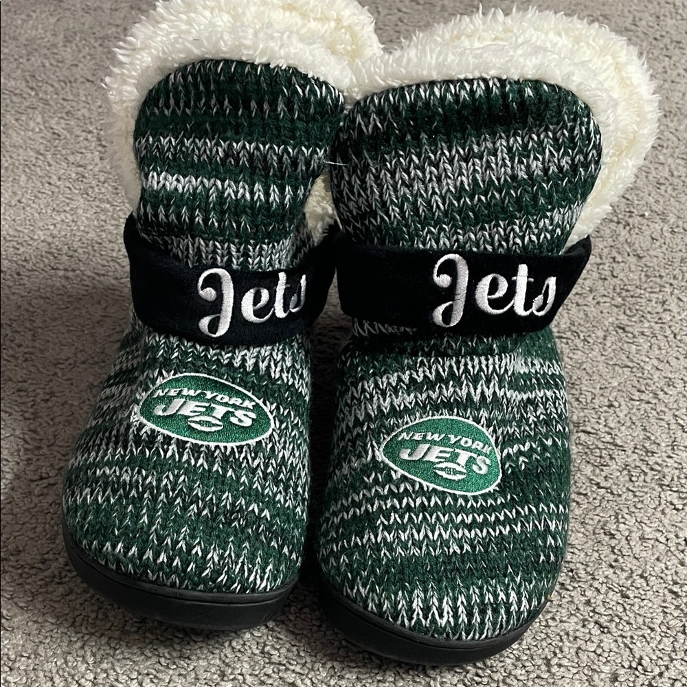 NFL NEW YORK JETS - Green and White Fuzy Slippers Womens M 7-8 NWOT